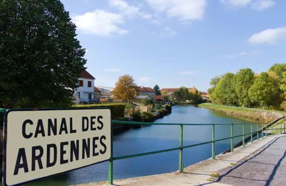 Camping Le Vallage Attigny Exteriér fotografie